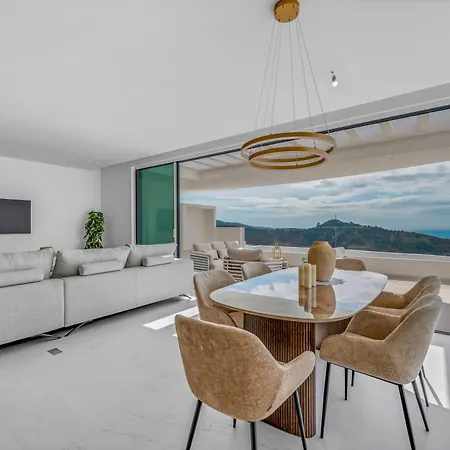 Penthouse Sur Les Hauteurs Marbella Apartment